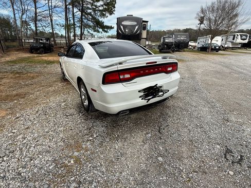 Used 2013 Dodge Charger SE w/ Sport Appearance Group image 8