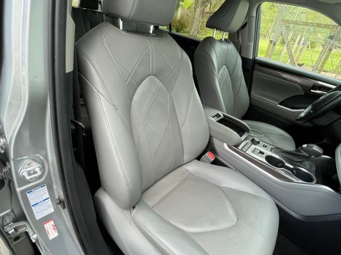 Used 2020 Toyota Highlander Platinum image 15