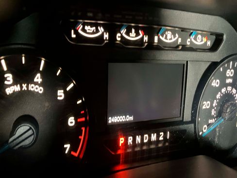 Used 2017 Ford F150 XL w/ Equipment Group 101A Mid image 9