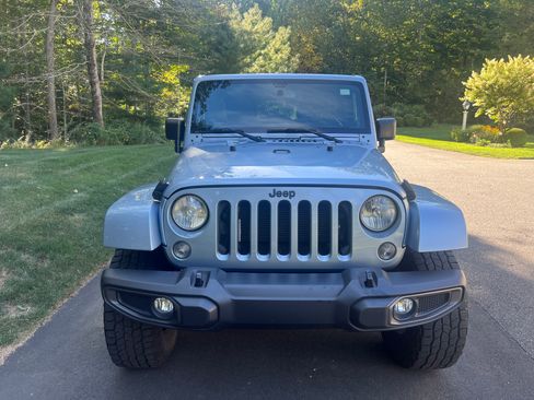 Used 2014 Jeep Wrangler Unlimited Sahara w/ Dual Top Group image 8