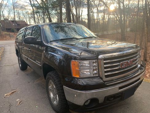 Used 2010 GMC Sierra 1500 SLT w/ All-Terrain Package image 4