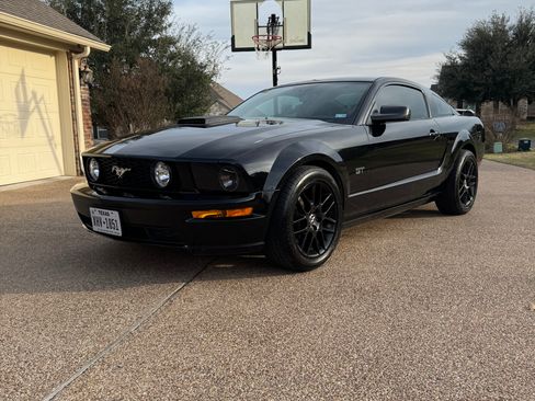 Used 2007 Ford Mustang GT Premium image 2