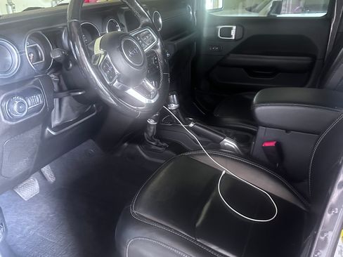 Used 2020 Jeep Wrangler Unlimited Sahara w/ Dual Top Group AWD/4WD image 10
