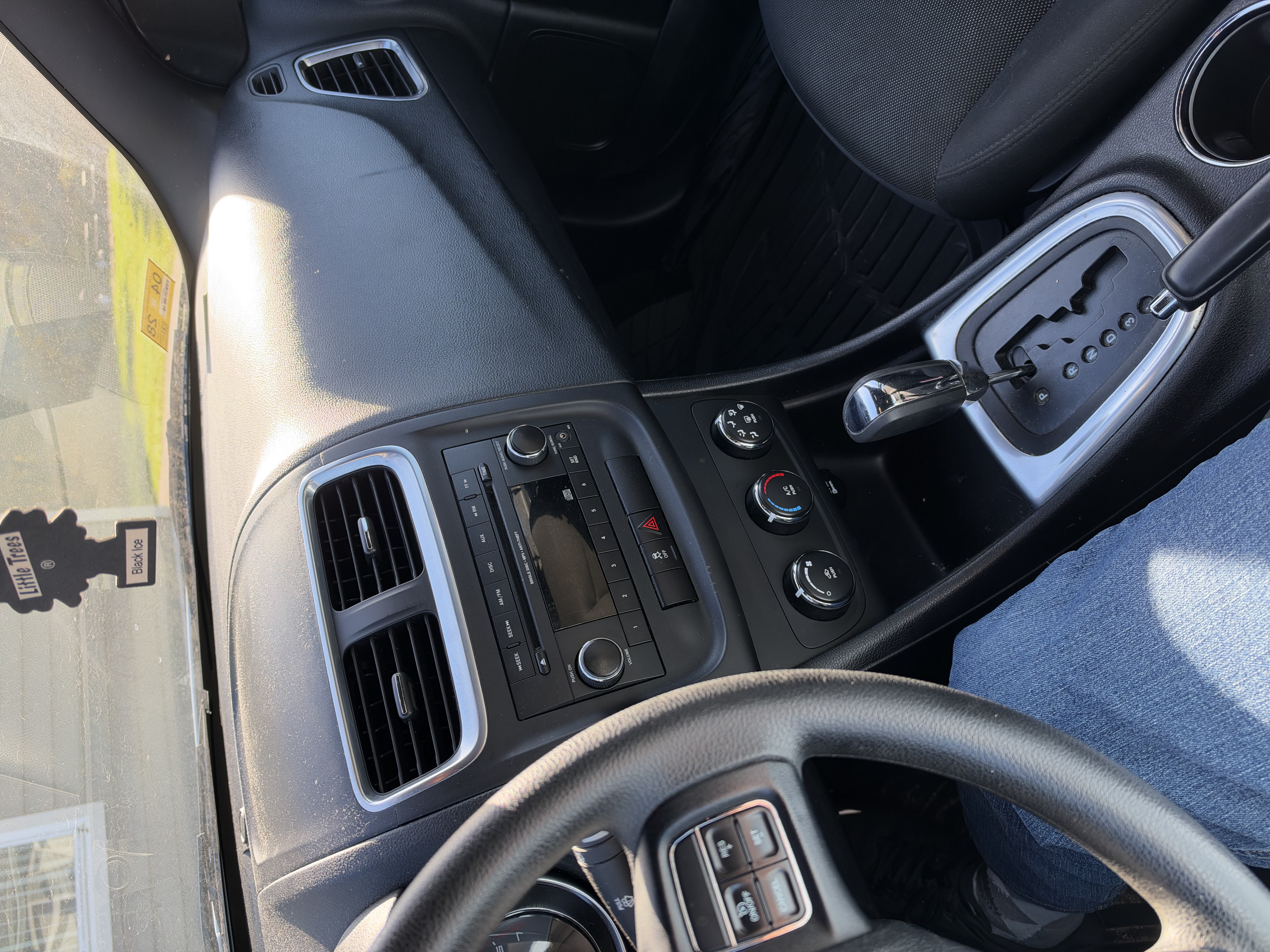 Used 2014 Dodge Avenger SE FWD image 8