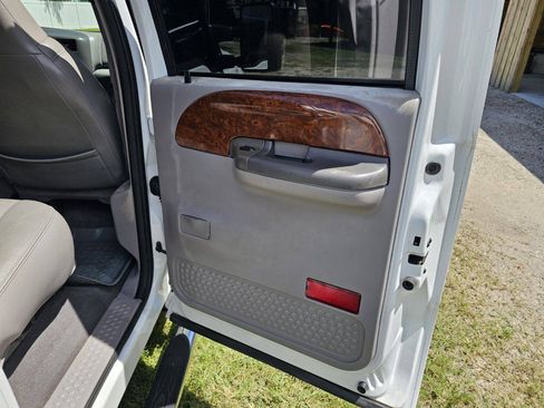 Used 2001 Ford F350 2WD Crew Cab DRW Super Duty image 19