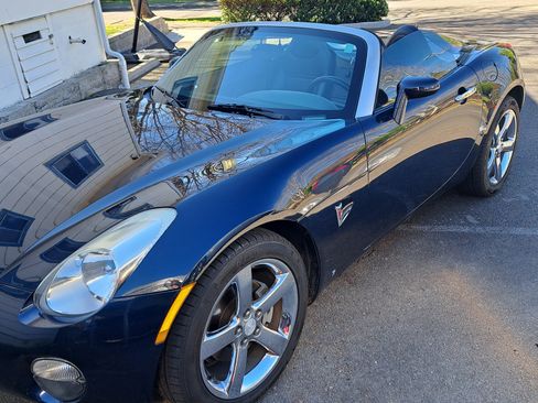 Used 2007 Pontiac Solstice Convertible w/ Premium Package image 18