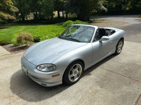 Used 1999 MAZDA MX-5 Miata RWD image 19