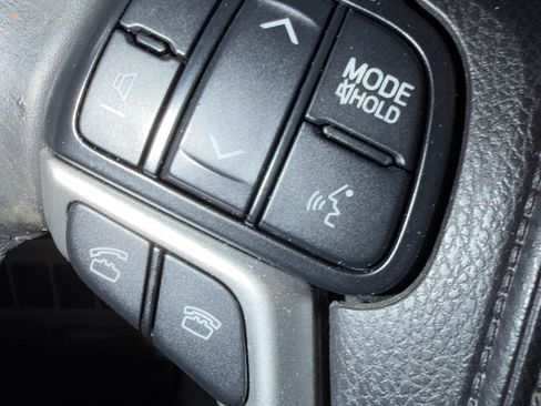 Used 2015 Toyota Highlander XLE AWD/4WD image 16