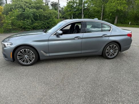Used 2018 BMW 530i xDrive w/ Premium Package AWD/4WD image 2