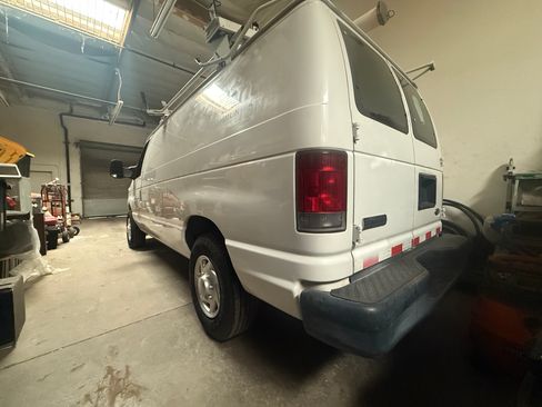 Used 2010 Ford E-250 and Econoline 250 image 11