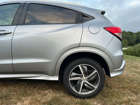 Used 2019 Honda HR-V Touring image 4