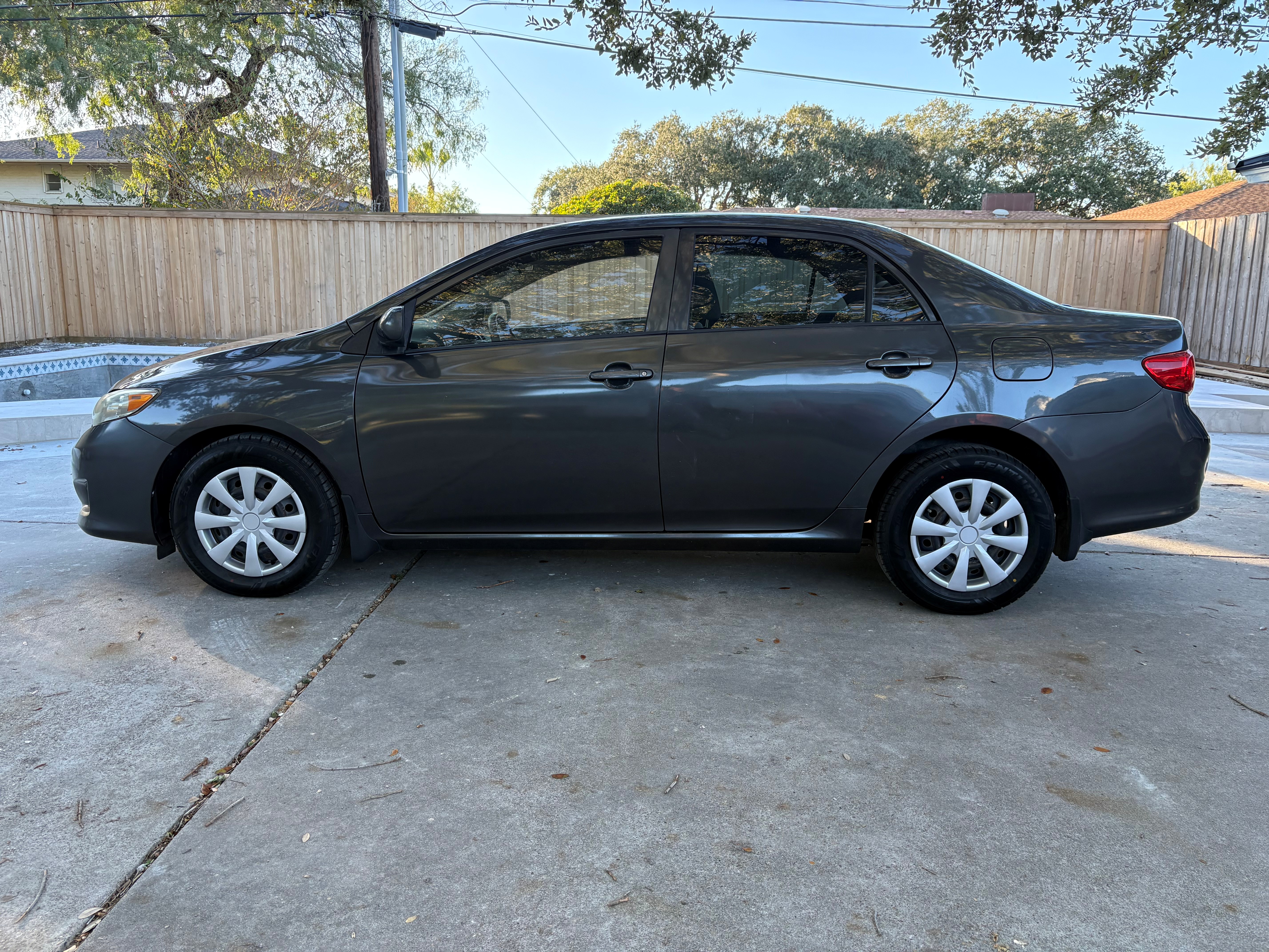 Used 2010 Toyota Corolla LE FWD image 6