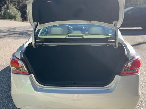 Used 2013 Nissan Altima 2.5 SL w/ Technology Pkg image 10