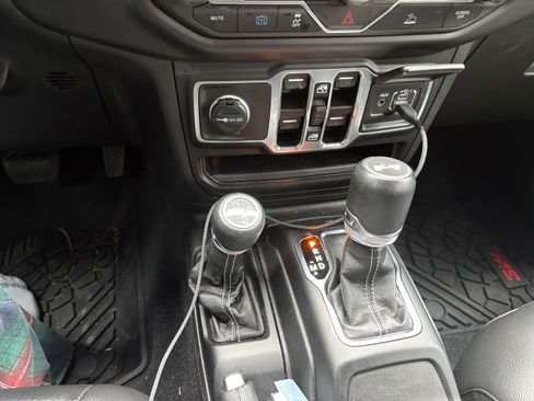 Used 2023 Jeep Wrangler Unlimited Sahara w/ Cold Weather Group image 10