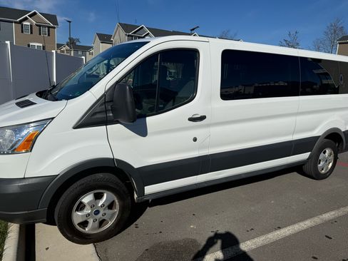 Used 2017 Ford Transit 350 XLT image 10