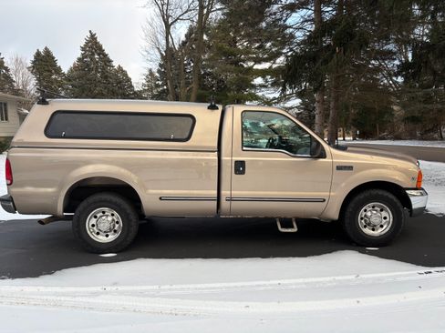 Used 1999 Ford F250 2WD Regular Cab Super Duty image 1