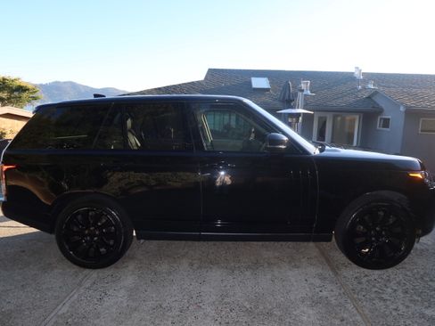 Used 2017 Land Rover Range Rover Supercharged AWD/4WD image 10
