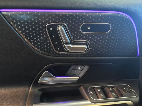 Used 2024 Mercedes-Benz GLB 250 250 4MATIC Sport Utility 4D image 17