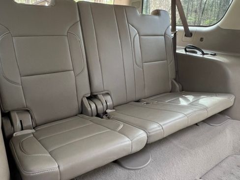 Used 2019 Chevrolet Suburban LT image 17