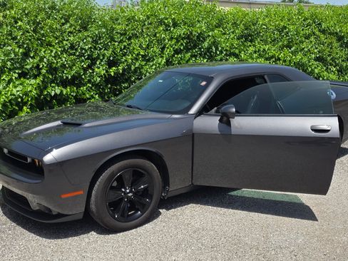 Used 2019 Dodge Challenger SXT RWD image 1