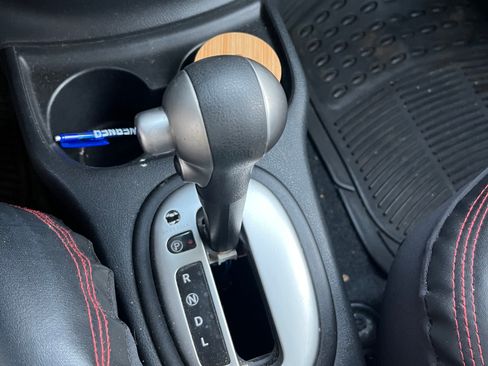 Used 2015 Nissan Versa SV FWD image 16