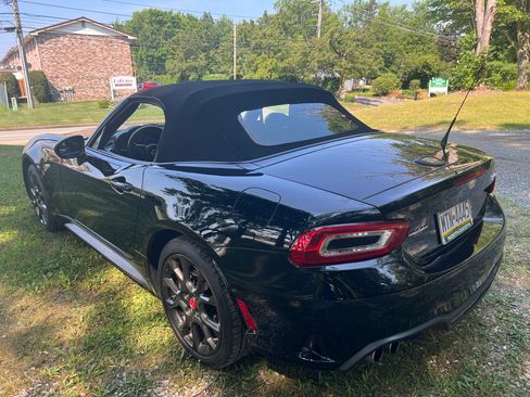 Used 2017 FIAT 124 Spider Abarth RWD image 5