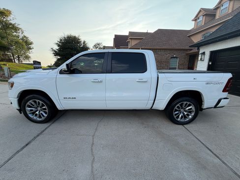 Used 2020 RAM 1500 Laramie AWD/4WD image 10