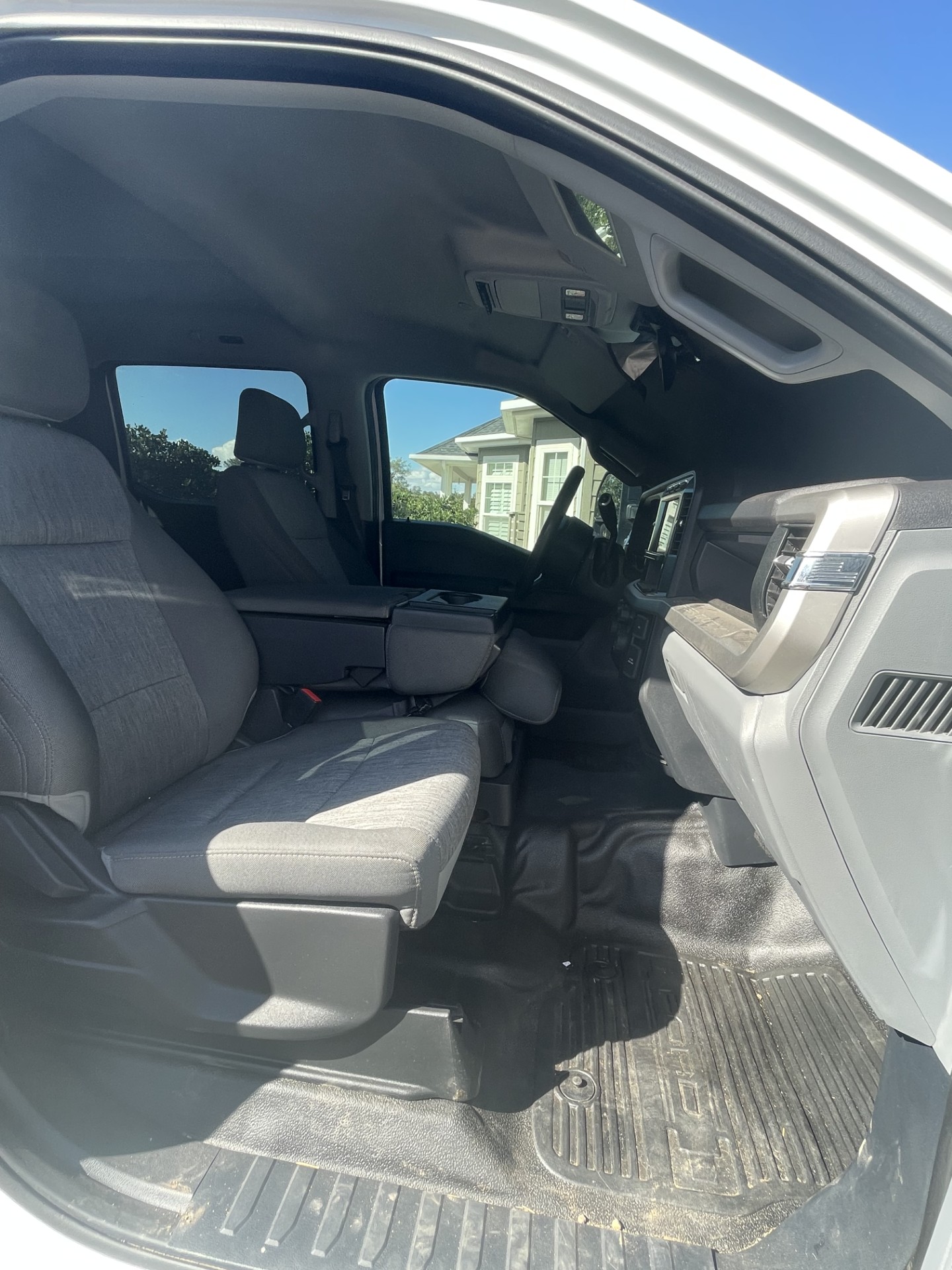 Used 2023 Ford F550 4x4 Crew Cab Super Duty image 4