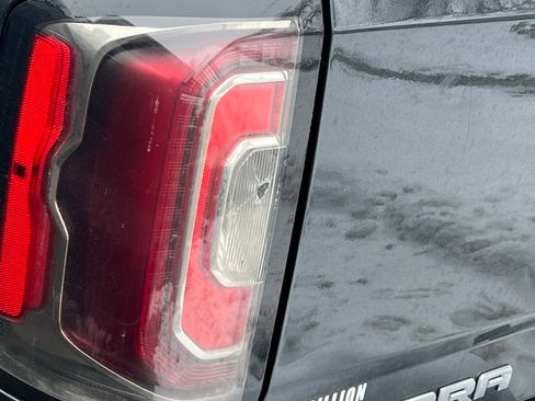 Used 2018 GMC Sierra 1500 SLT w/ All Terrain Package image 20