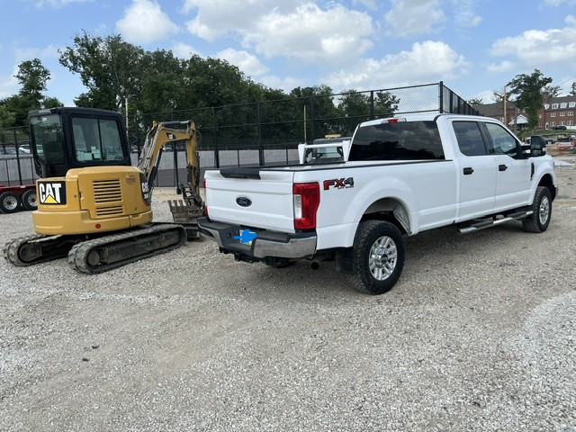 Used 2019 Ford F250 XLT w/ FX4 Off-Road Package AWD/4WD image 4