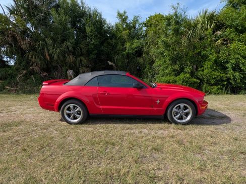 Used 2006 Ford Mustang Premium RWD image 2