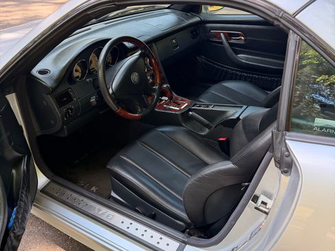 Used 2001 Mercedes-Benz SLK 320 image 8