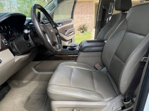 Used 2019 Chevrolet Suburban LT image 24