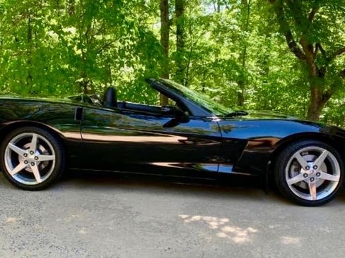 Used 2005 Chevrolet Corvette Convertible w/ Preferred Equipment Group image 1