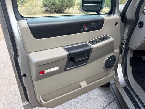 Used 2004 HUMMER H2 w/ Preferred Equipment Group AWD/4WD image 20