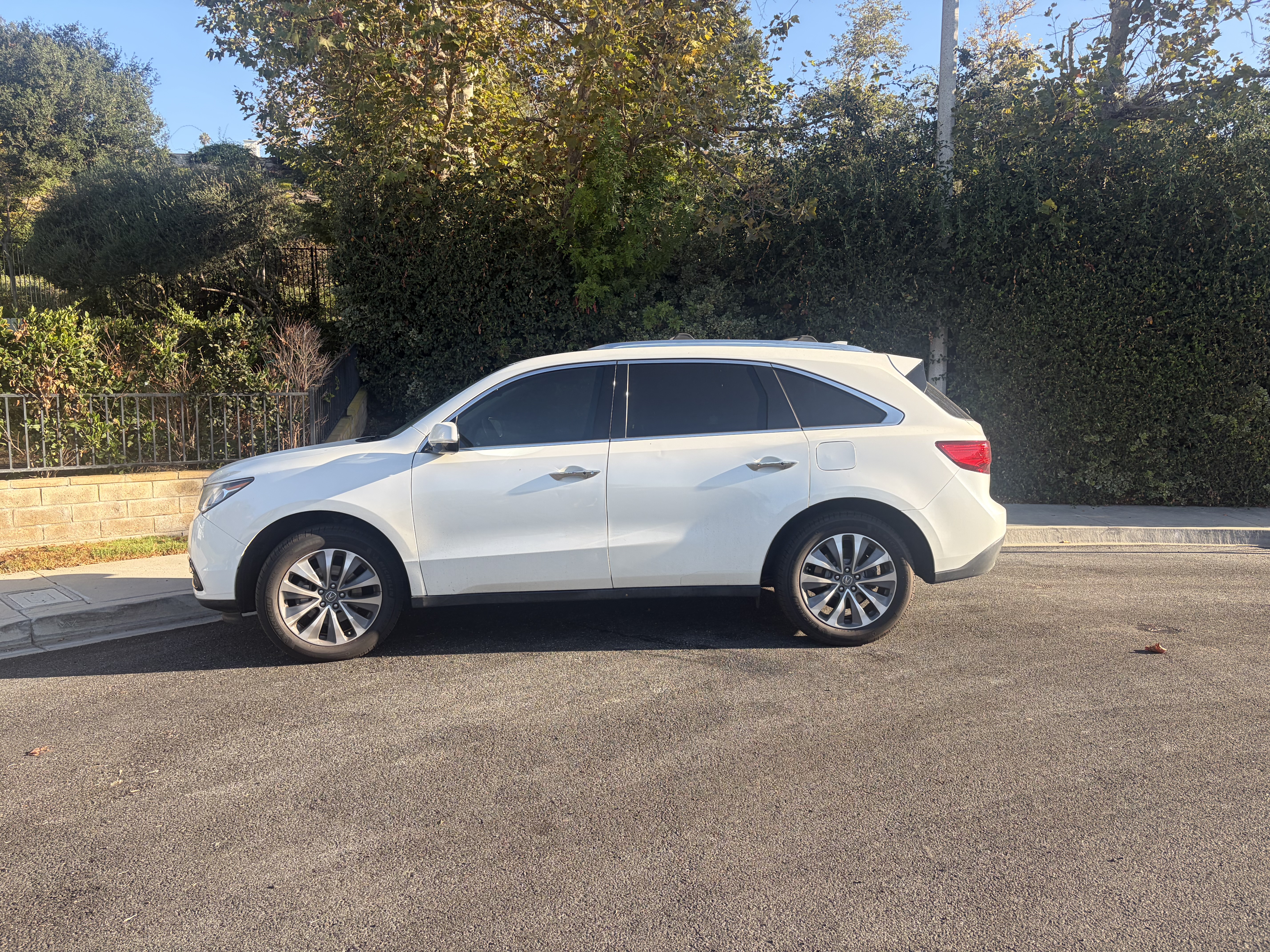 Used 2016 Acura MDX w/ Technology Package FWD image 1