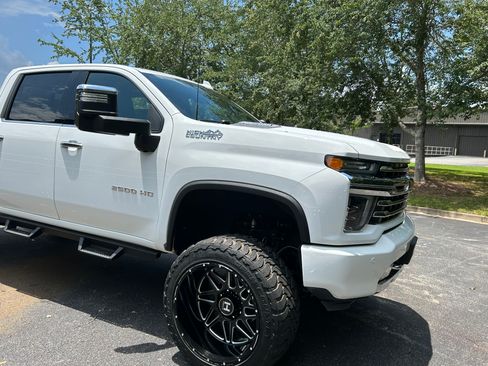 Used 2020 Chevrolet Silverado 2500 High Country w/ Z71 Off-Road Package AWD/4WD image 11