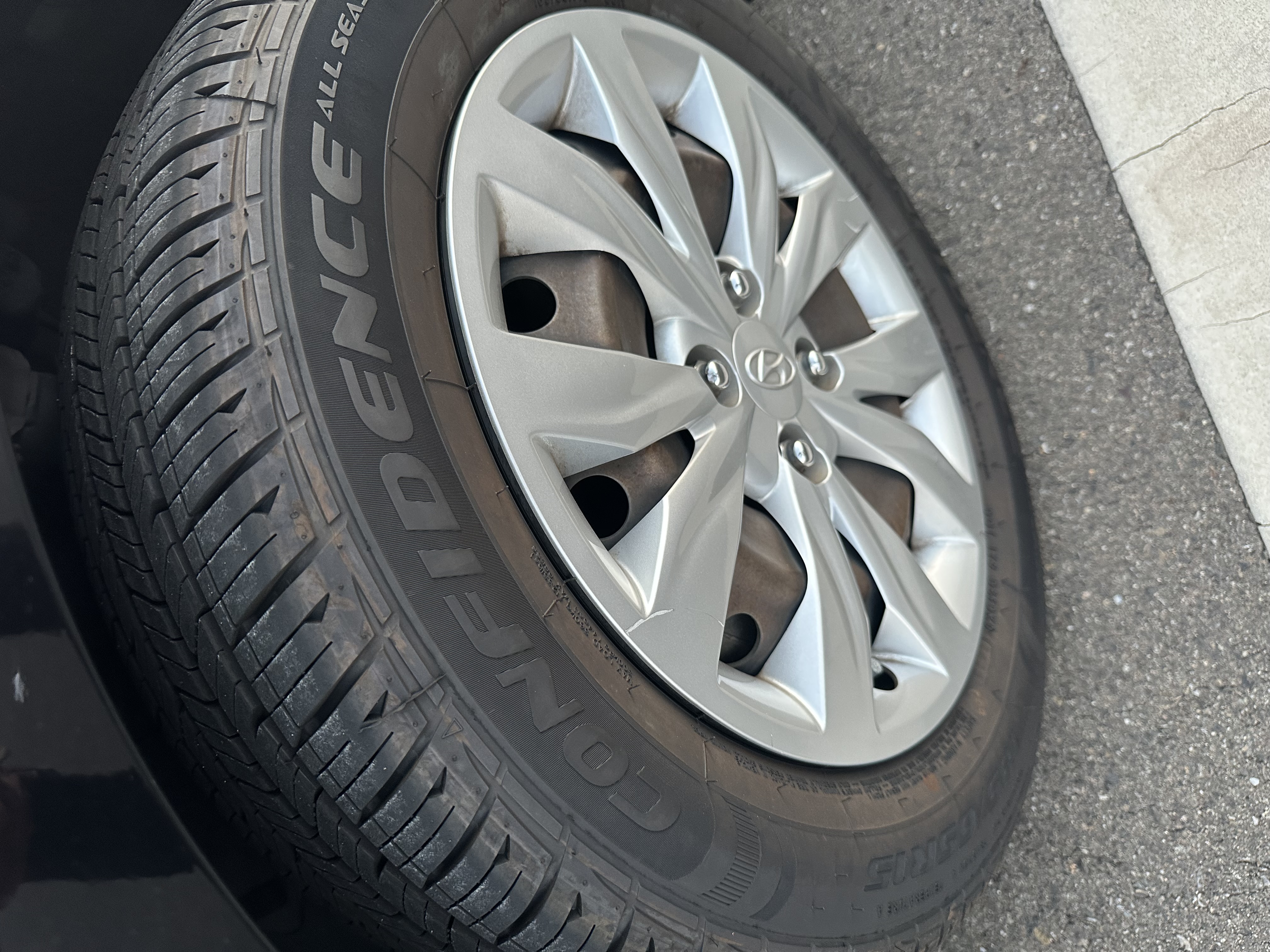 Used 2020 Hyundai Accent SE FWD image 13