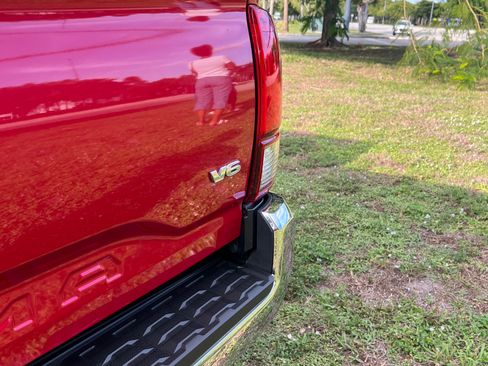 Used 2019 Toyota Tacoma TRD Off-Road w/ Phone Cable & Charge Package image 12