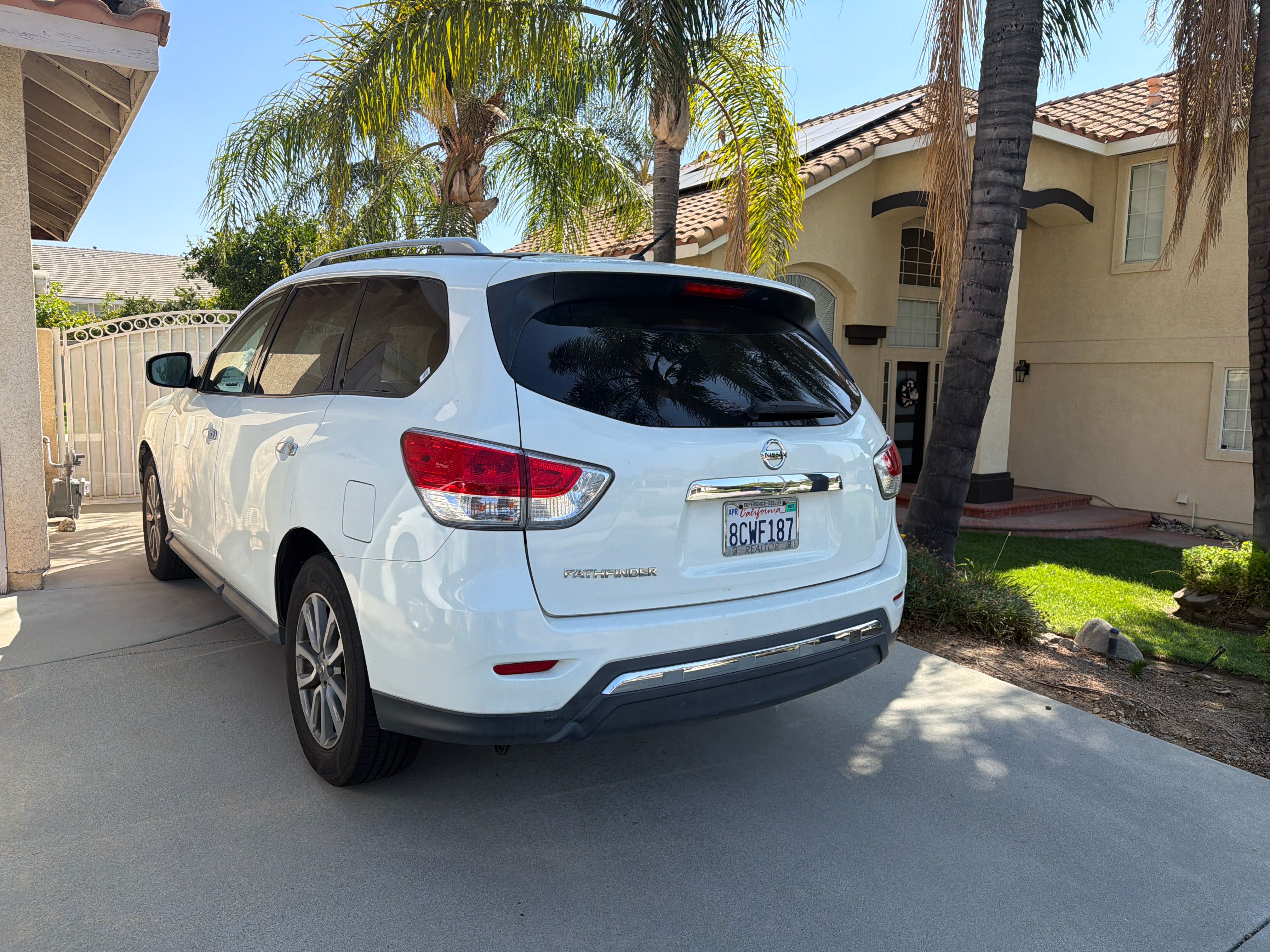 Used 2016 Nissan Pathfinder S FWD image 2