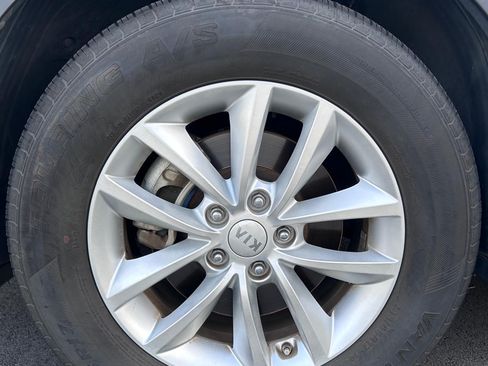 Used 2017 Kia Sorento FWD w/ LX Convenience Package image 18