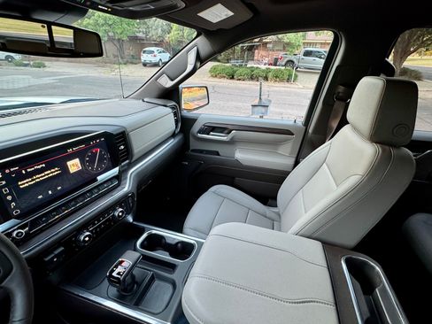 Used 2024 GMC Sierra 1500 SLT image 11