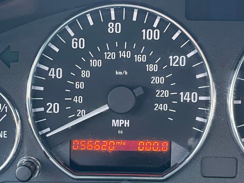 Used 2002 BMW Z3 2.5i RWD image 9