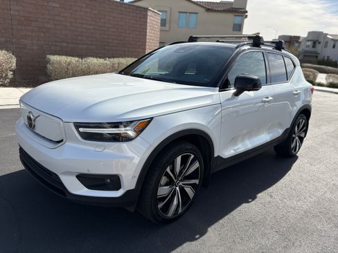 Used 2022 Volvo XC40 P8 Recharge Ultimate image 9