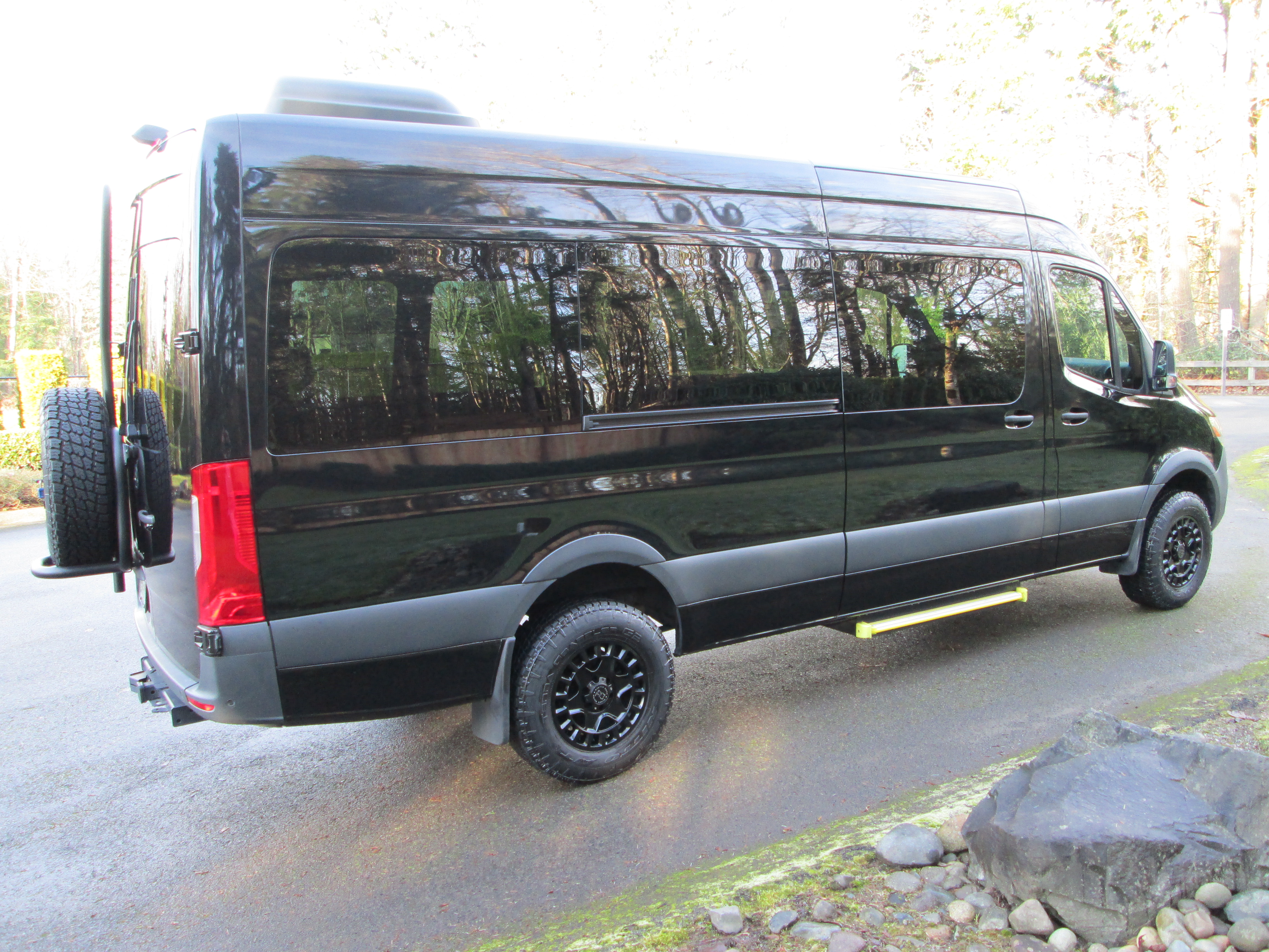 Used 2022 Mercedes-Benz Sprinter 2500 image 2