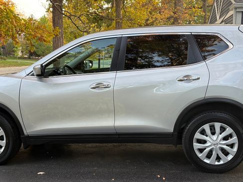 Used 2015 Nissan Rogue S w/ S Family Package image 6