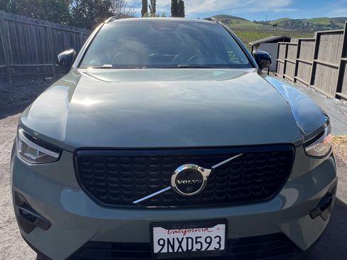 Used 2023 Volvo XC40 B5 Ultimate w/ Climate Package image 2