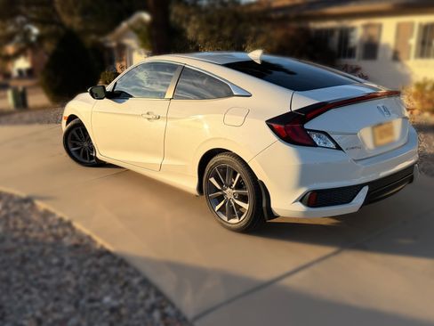 Used 2019 Honda Civic EX image 2