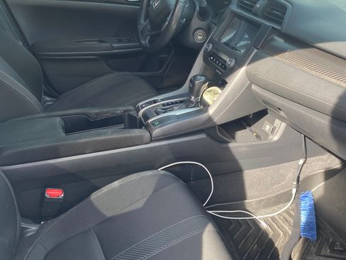 Used 2018 Honda Civic Sport image 8