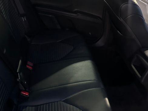 Used 2019 Toyota Camry SE image 10